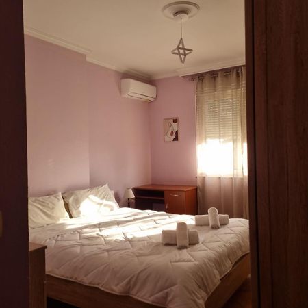 Sandra'S Apartment In Tirana Center Luaran gambar